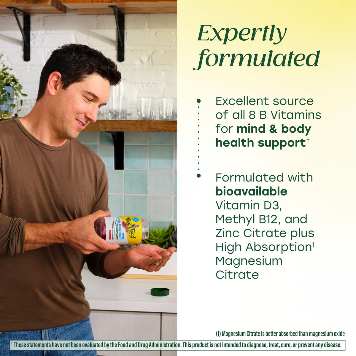 Gummies MegaFood sur une table avec des fruits