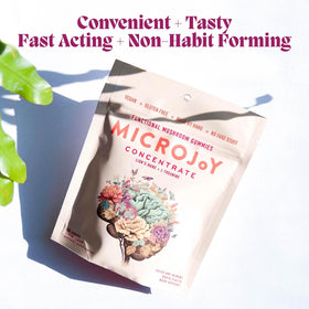 Gummies Microjoy sur un fond naturel