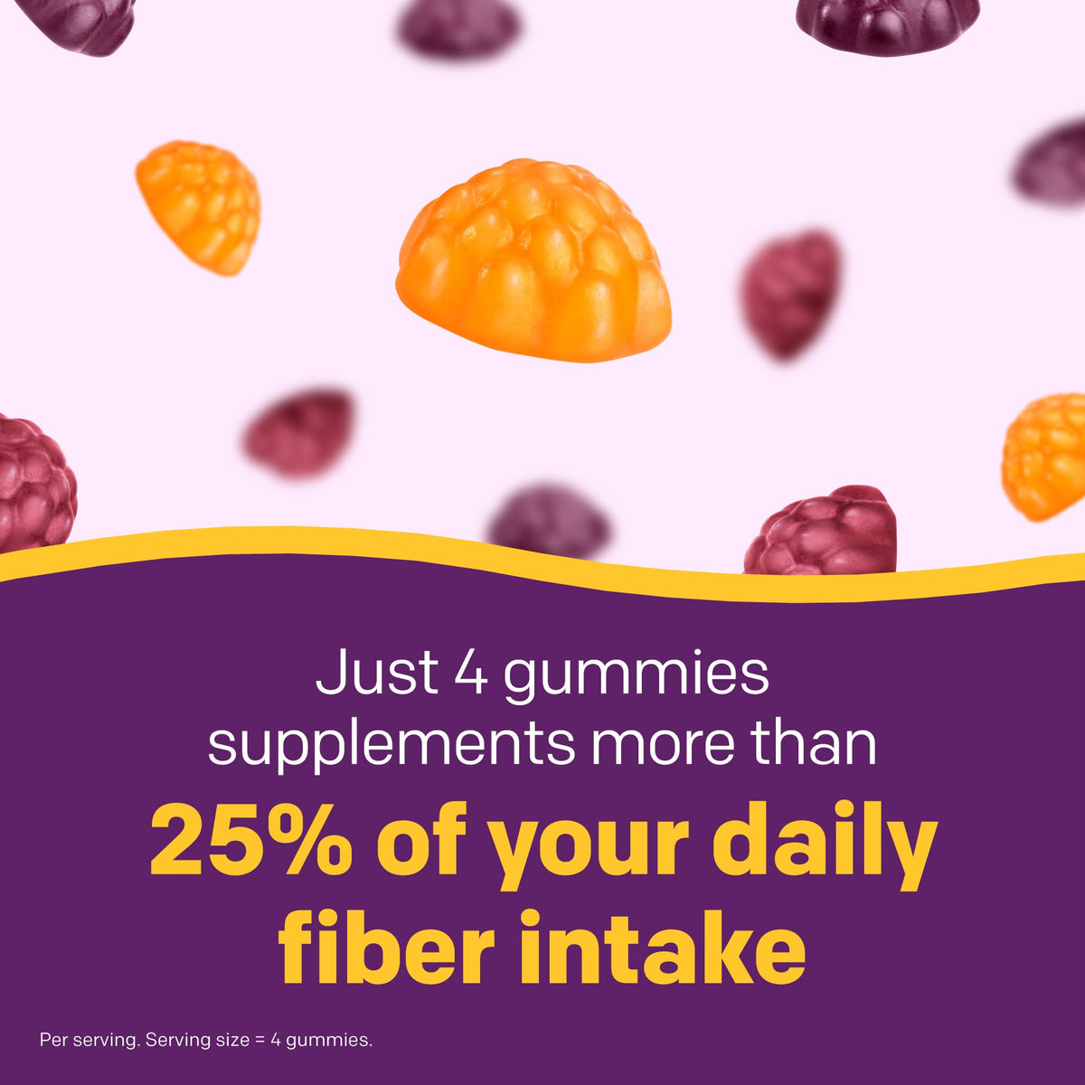 Gummies MiraFIBER de MiraLAX, mise en scène sur une table avec des fruits