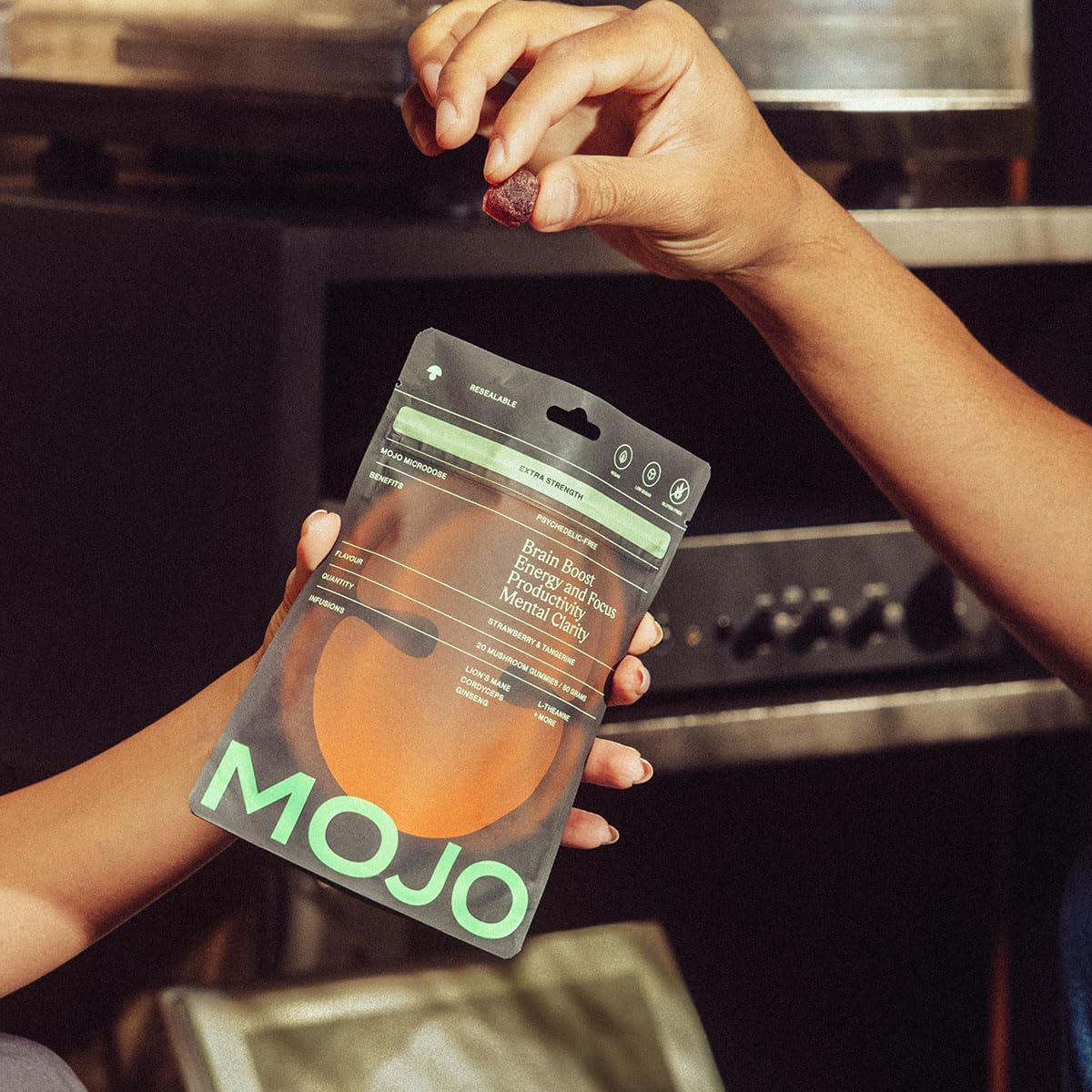 Gummies Mojo avec une vue de côté pour montrer leur taille