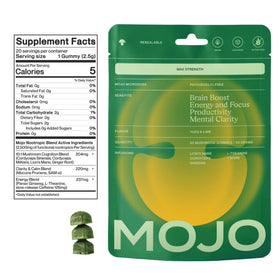 Gummies Mojo Focus Extra Fort avec un verre d'eau et un carnet