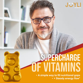 Gummies multivitamines JOYLI Nutrition dans une main