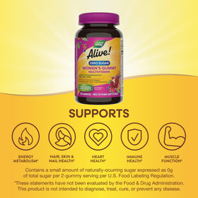 Gummies multivitamines Nature's Way avec une fraise fraîche à côté