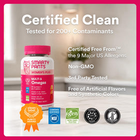 Gummies multivitamines SmartyPants dans une main