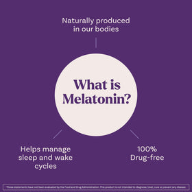 Gummies Natrol MelatoninMax 10 mg dans une main