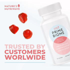 Gummies Nature’s NutriWave avec une main tenant un gummie