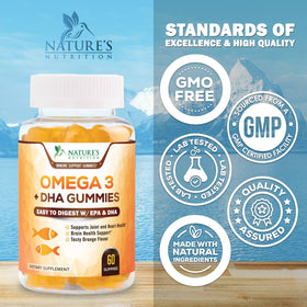 Gummies Omega 3 Nature's Nutrition à l'orange dans une cuillère