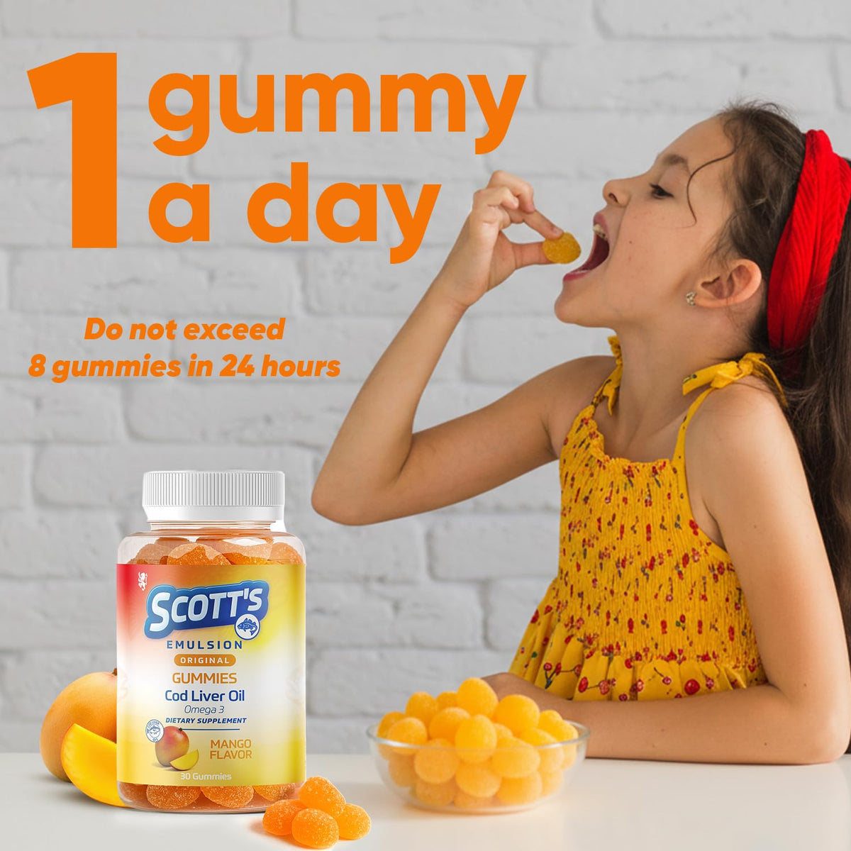 Gummies Omega 3 SCOTT'S EMULSION avec une main d'enfant