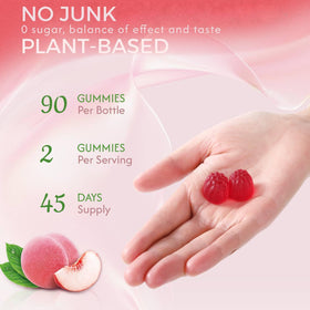 Gummies ORGMO sur un fond lumineux avec des éléments de santé