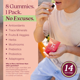Gummies Rizz dans une main pour montrer la taille