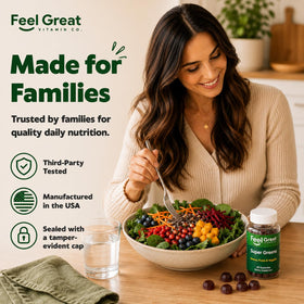 Gummies Super Greens sur une assiette avec un verre d'eau à côté