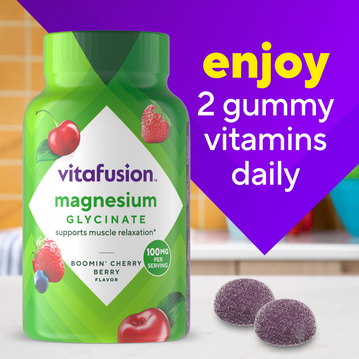 Gummies Vitafusion dans une main avec un sourire