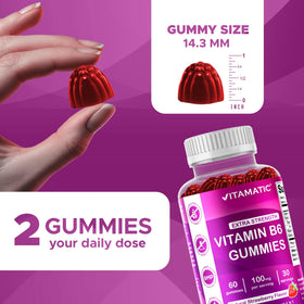 Gummies Vitamatic B6 100mg dans une main, montrant leur texture