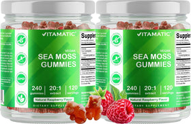 Gummies Vitamatic sur une table avec des fruits