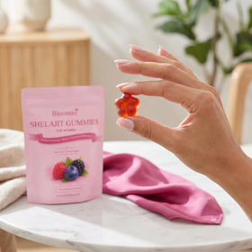 Gummies Vlsdoin Shilajit sur une table, ambiance de santé