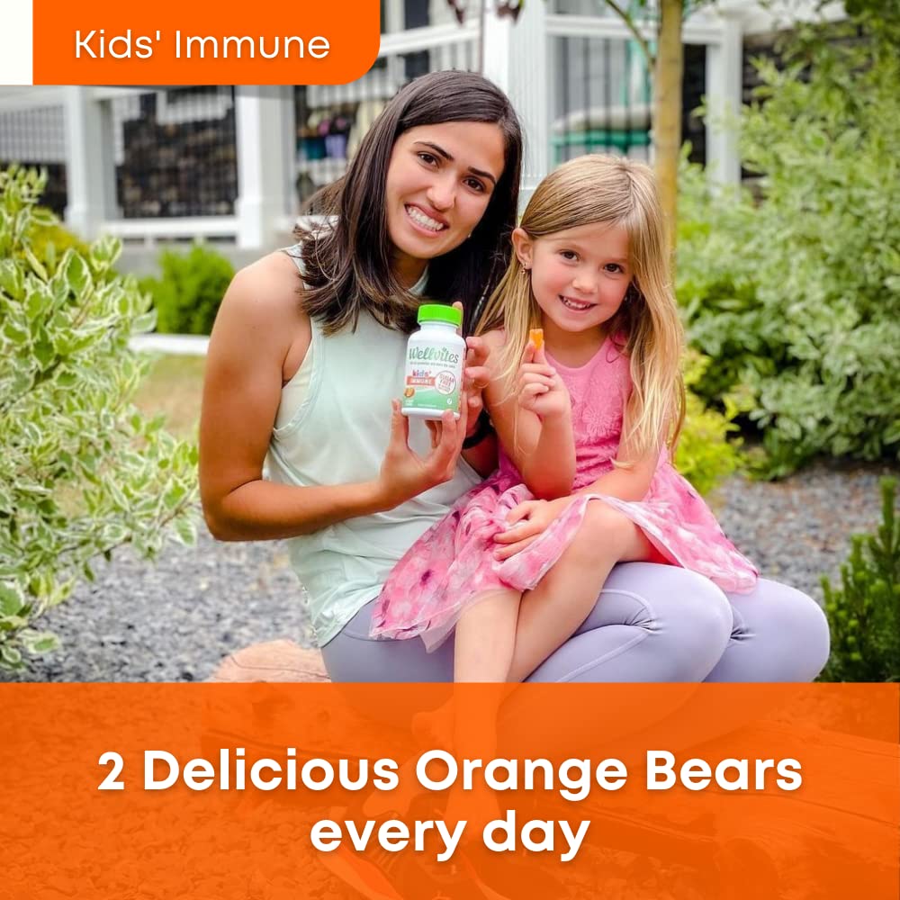 Gummies Wellvites avec une main d'enfant les tenant