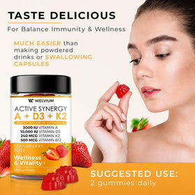 Gummies WELVIUM ADK 10 avec une main tenant le flacon