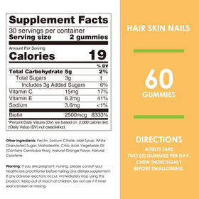 Gummy Biotine Nature's Key avec une main tenant un gummy