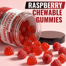 Gummy de créatine Maxhemphealth avec goût framboise, sur une main