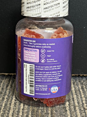HEMPWAY Gummies au Chanvre, gummies sur une table