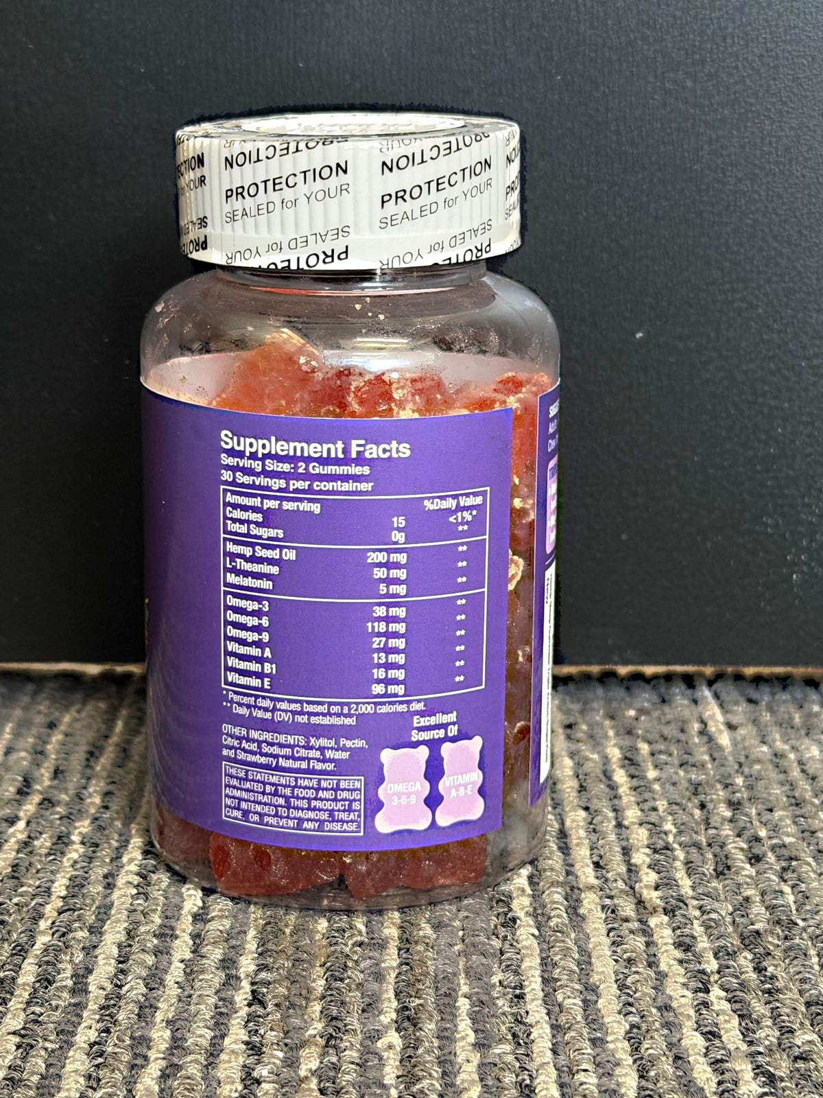 HEMPWAY Gummies au Chanvre, présentation du produit avec des fruits