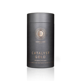Herbalore Catalyst Gold capsules sur une table en bois