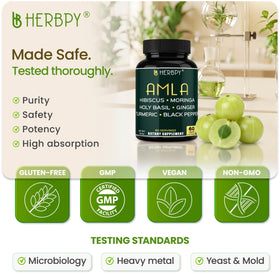Herbpy Amla 7-en-1 capsules sur un fond blanc