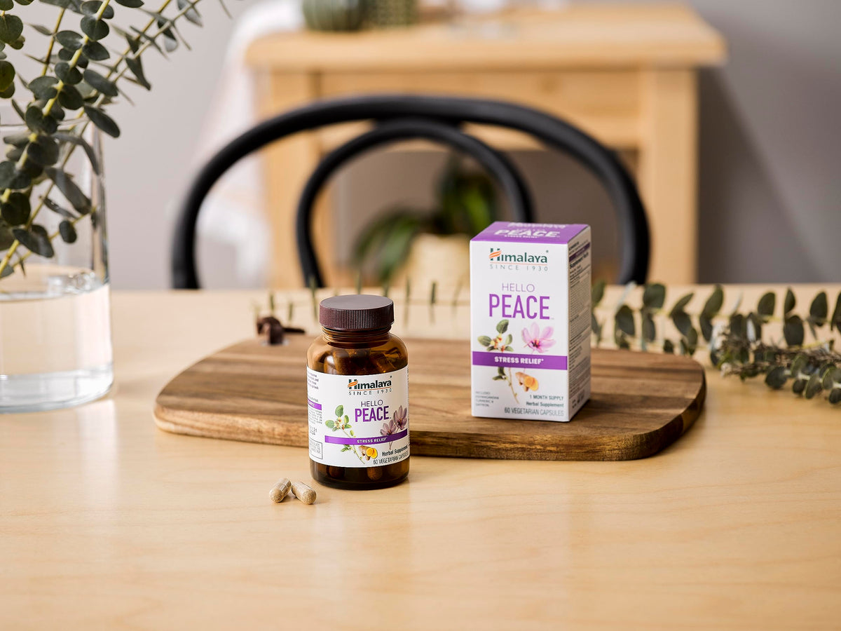 Himalaya Hello Peace complément alimentaire avec un verre d'eau