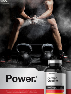 Horbäach créatine monohydrate 5000mg gélules près d'un équipement de sport