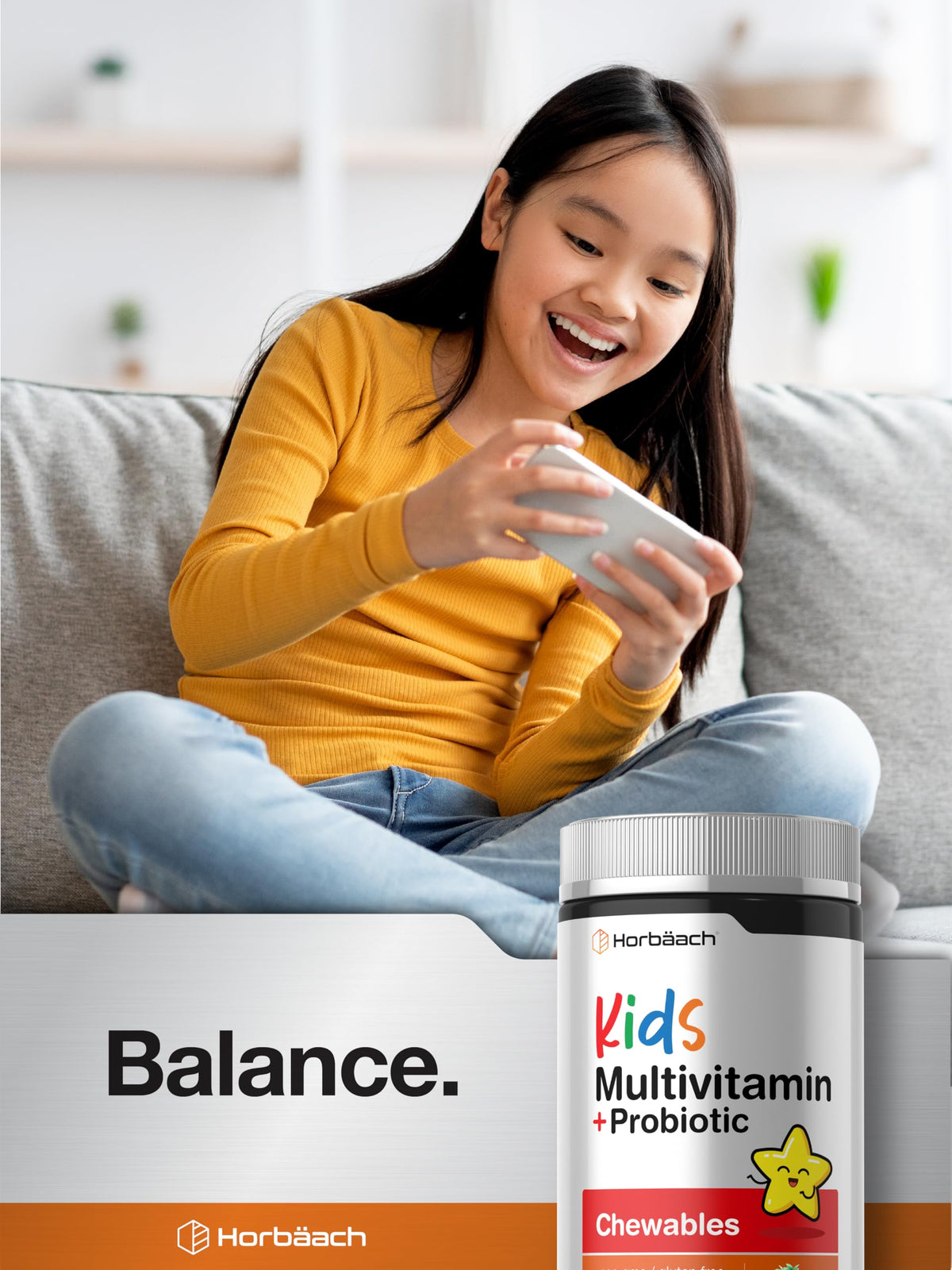 Horbäach Multivitamines pour Enfants comprimés dans une main d'enfant