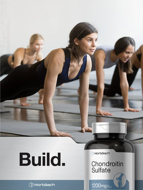 Horbäach sulfate de chondroïtine 1200mg capsules dans une main