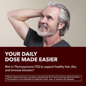 Huile de nigelle bio HAVASU NUTRITION versée dans une cuillère