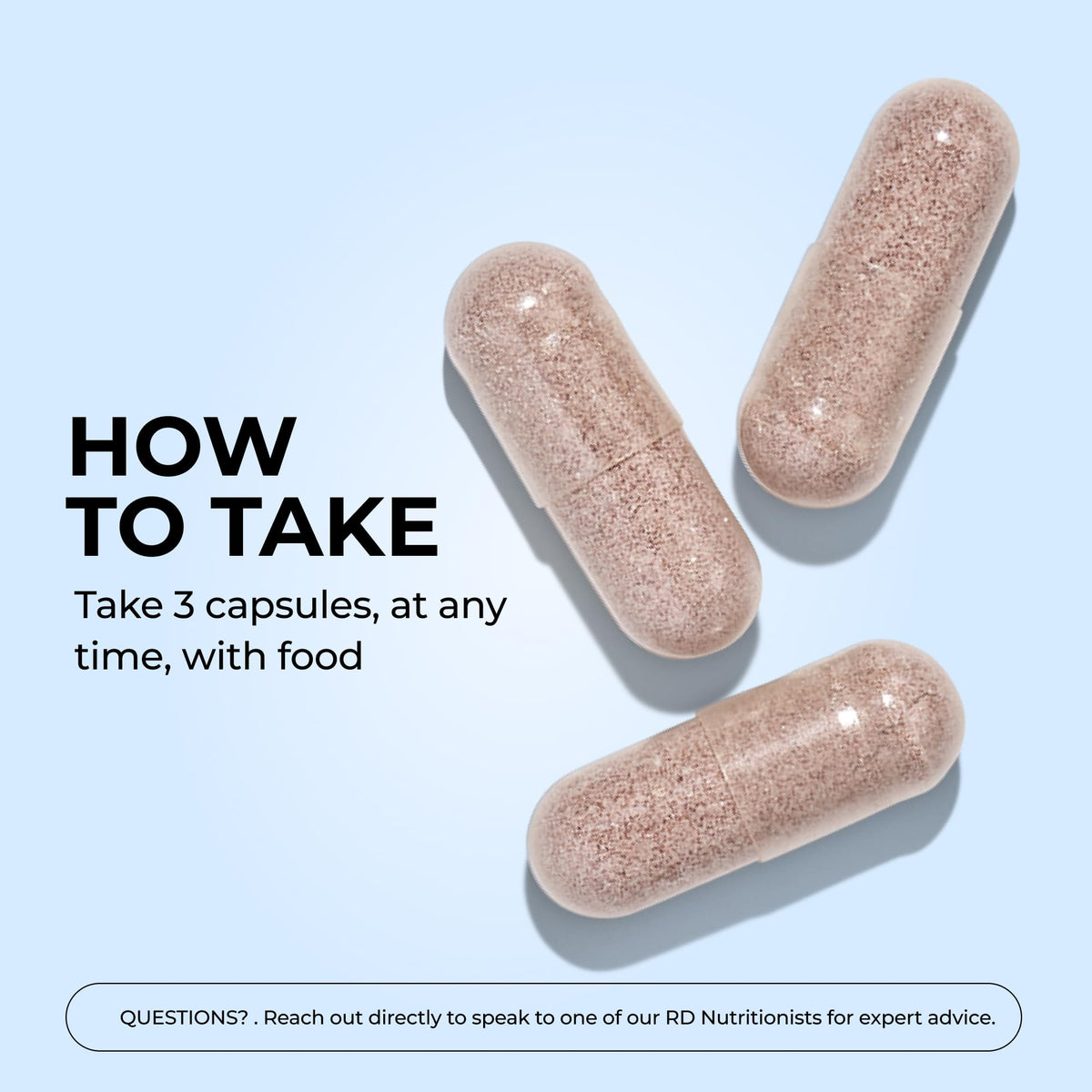 HUM Collagen Love capsules au milieu d'éléments de beauté