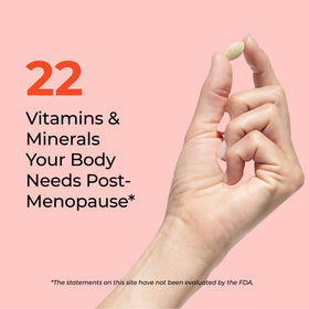 HUM Multivitamines Femmes Base Control comprimé avec un verre d'eau