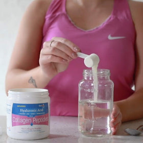 Hyalogic Poudre de Collagène Peptides 240g échantillon dans un verre d'eau