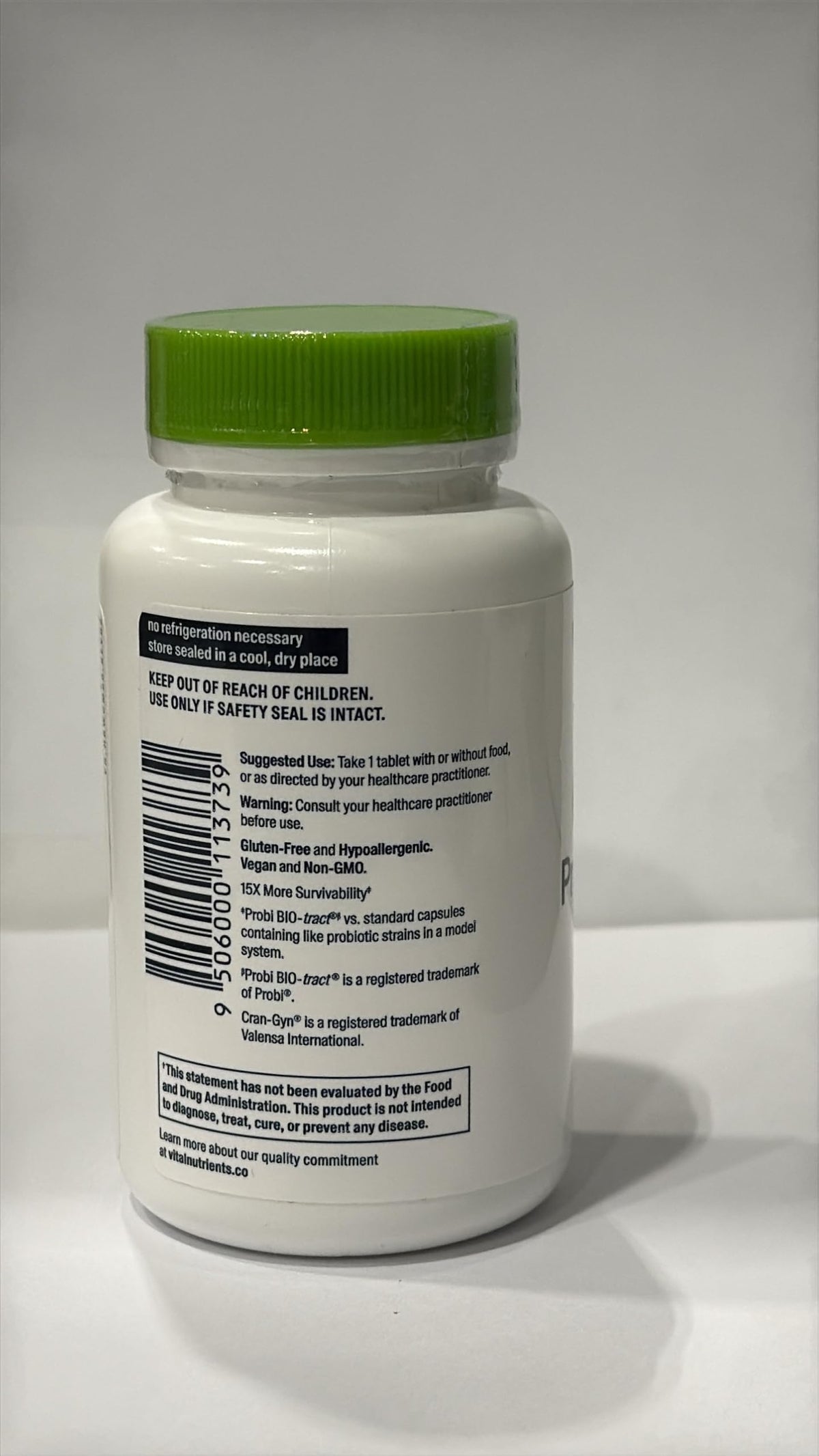Hyperbiotics Probiotiques pour Femmes comprimés avec verre d'eau