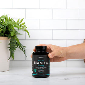 Illustration des capsules de mousse maritime bio SPARTIS sur une table
