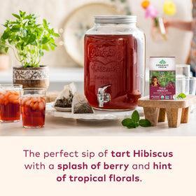 Infusion de thé hibiscus Tulsi ORGANIC INDIA dans une tasse