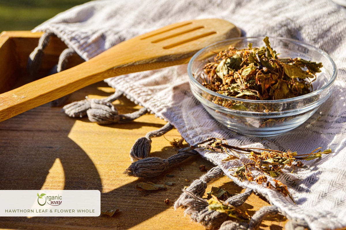 Infusion de thé préparée avec des Feuilles et Fleurs d'Aubépine Organic Way
