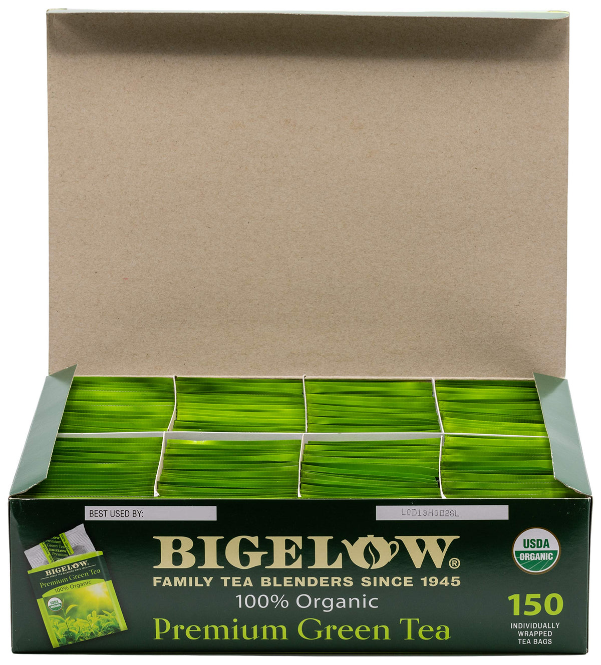 Infusion de thé vert Bigelow dans une tasse en porcelaine