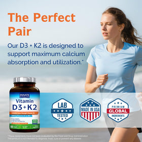 Ingrédients de vitamine D3 K2 Innate Vitality sur fond neutre