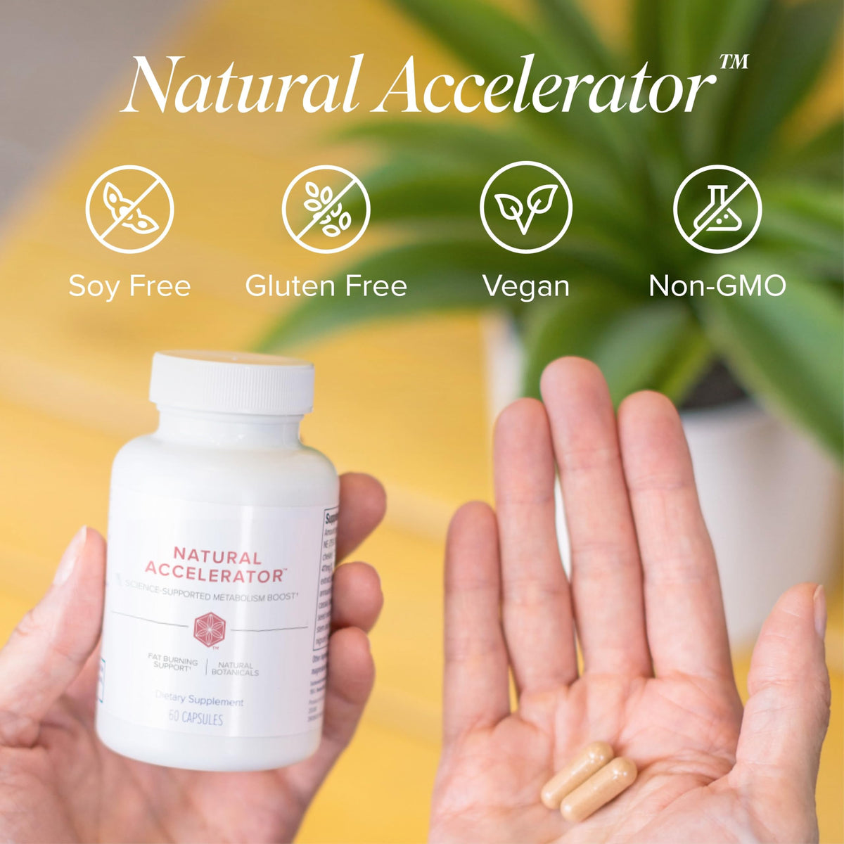 Isagenix Natural Accelerator capsules sur une surface en bois