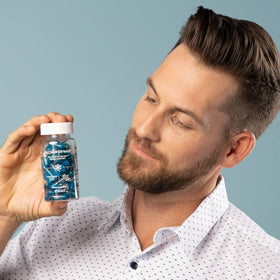 Isagenix Recharge NAD présentation des capsules sur une table