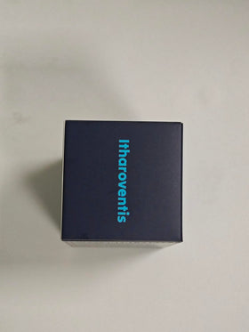 Itharoventis Methylene Blue Capsules sur une surface en bois