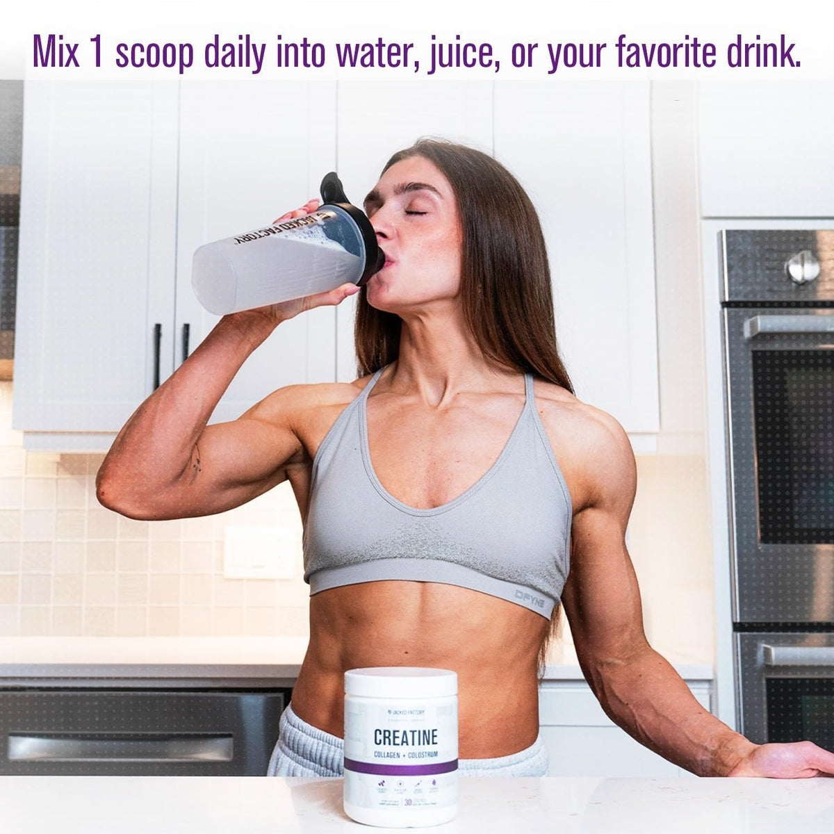 Jacked Factory Créatine pour Femmes en utilisation dans un shaker