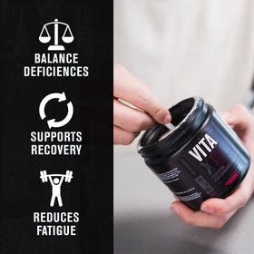 Jacked Factory Vita XT Poudre Multivitaminée 240g - mélange dans un verre
