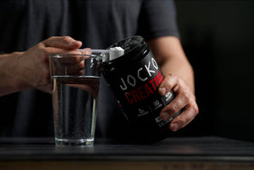 Jocko Fuel créatine monohydrate avec un shaker