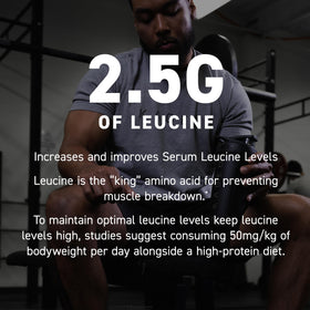 Kaged BCAA Poudre Végane 490g mélange dans un verre