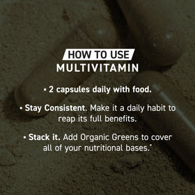 Kaged Multivitamin sur une table en bois