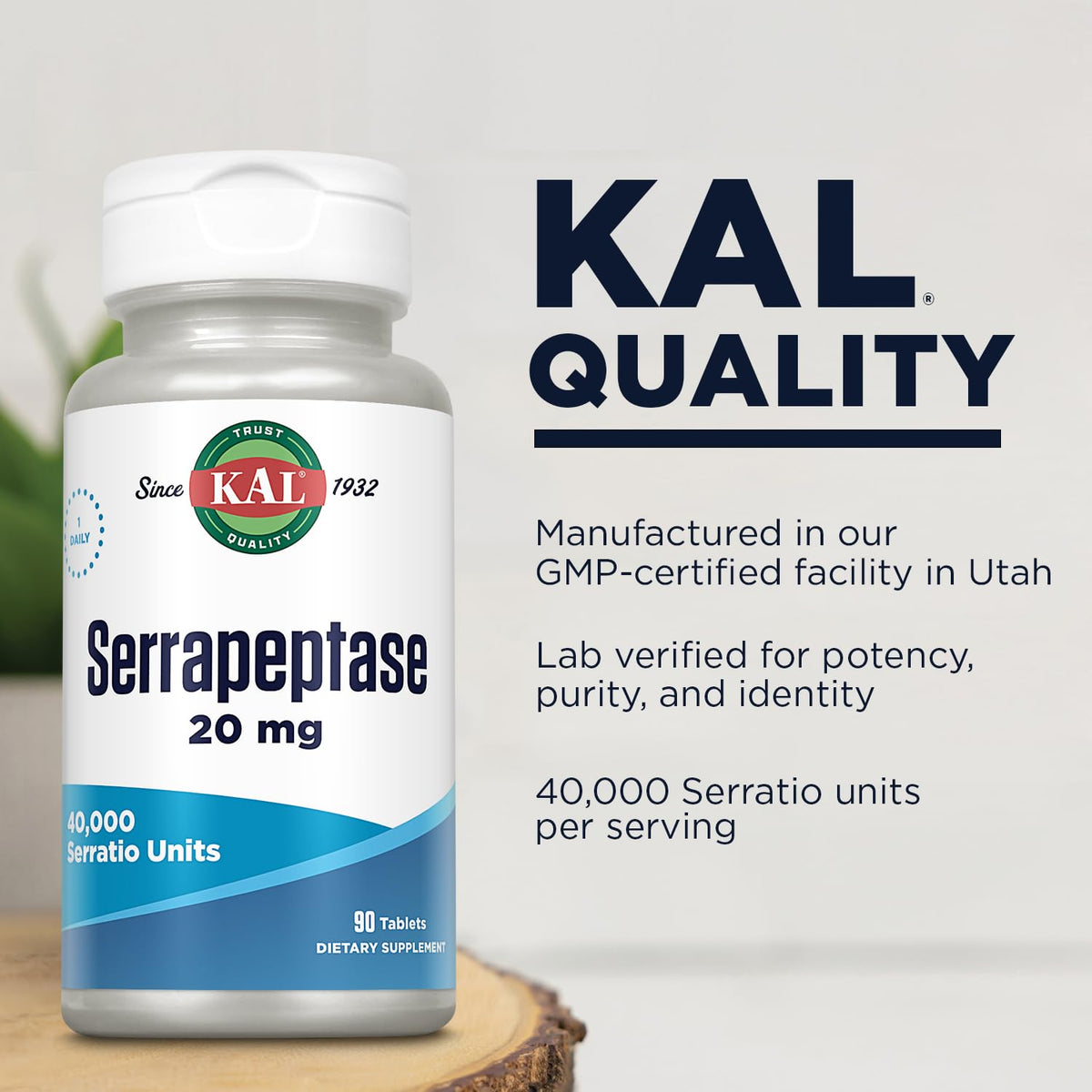 KAL Serrapeptase 20 mg, comprimés dans une main